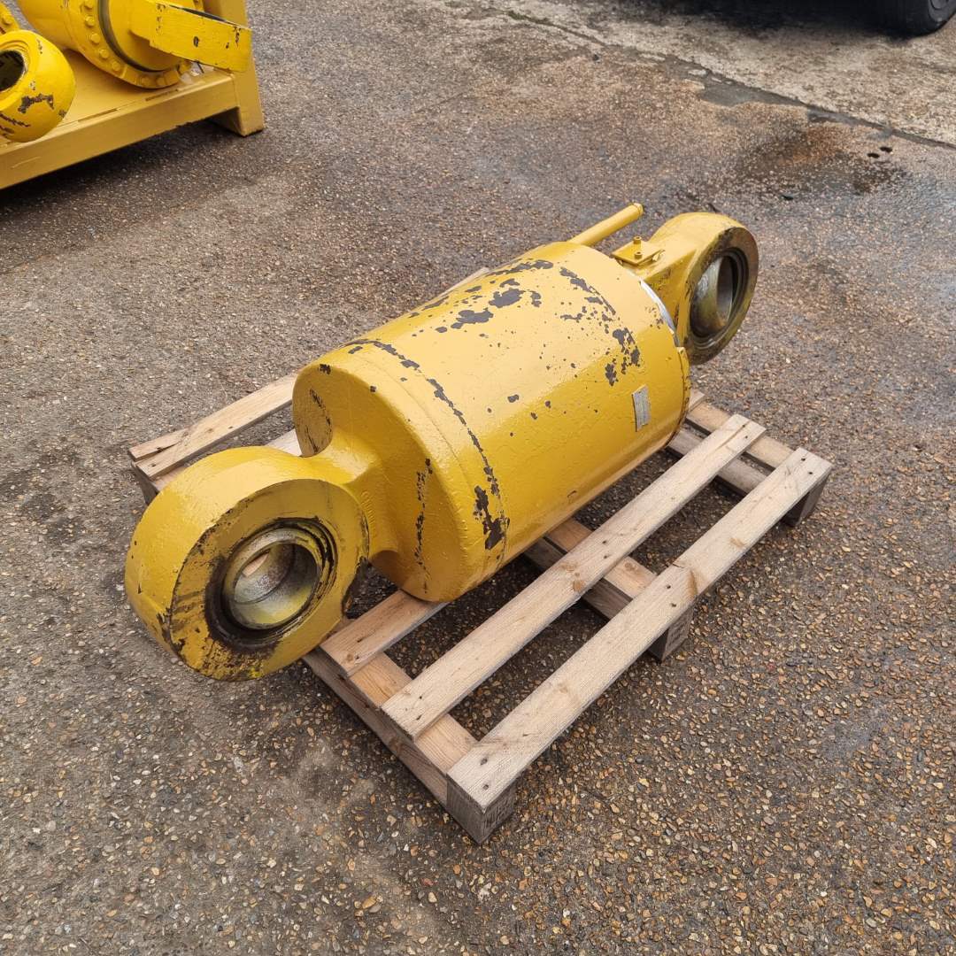CAT - Rear Suspension - 5T-0884
