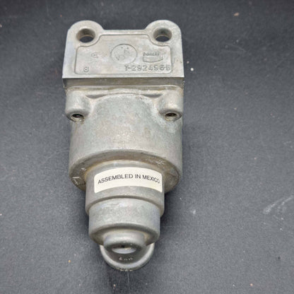 Cat-Valve-8W-6908